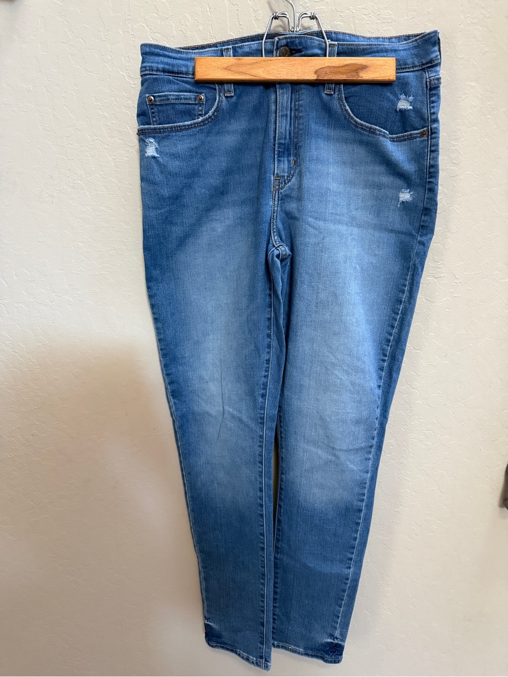 Levi's Light Wash Skinny Jeans in Blue